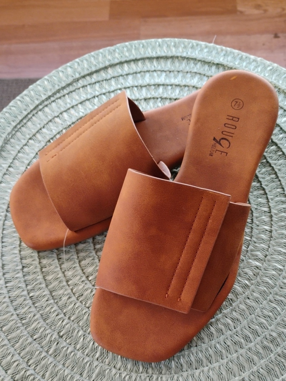 NWOT ROUGE HELIUM WOMEN'S SANDALS - Picture 2 of 6